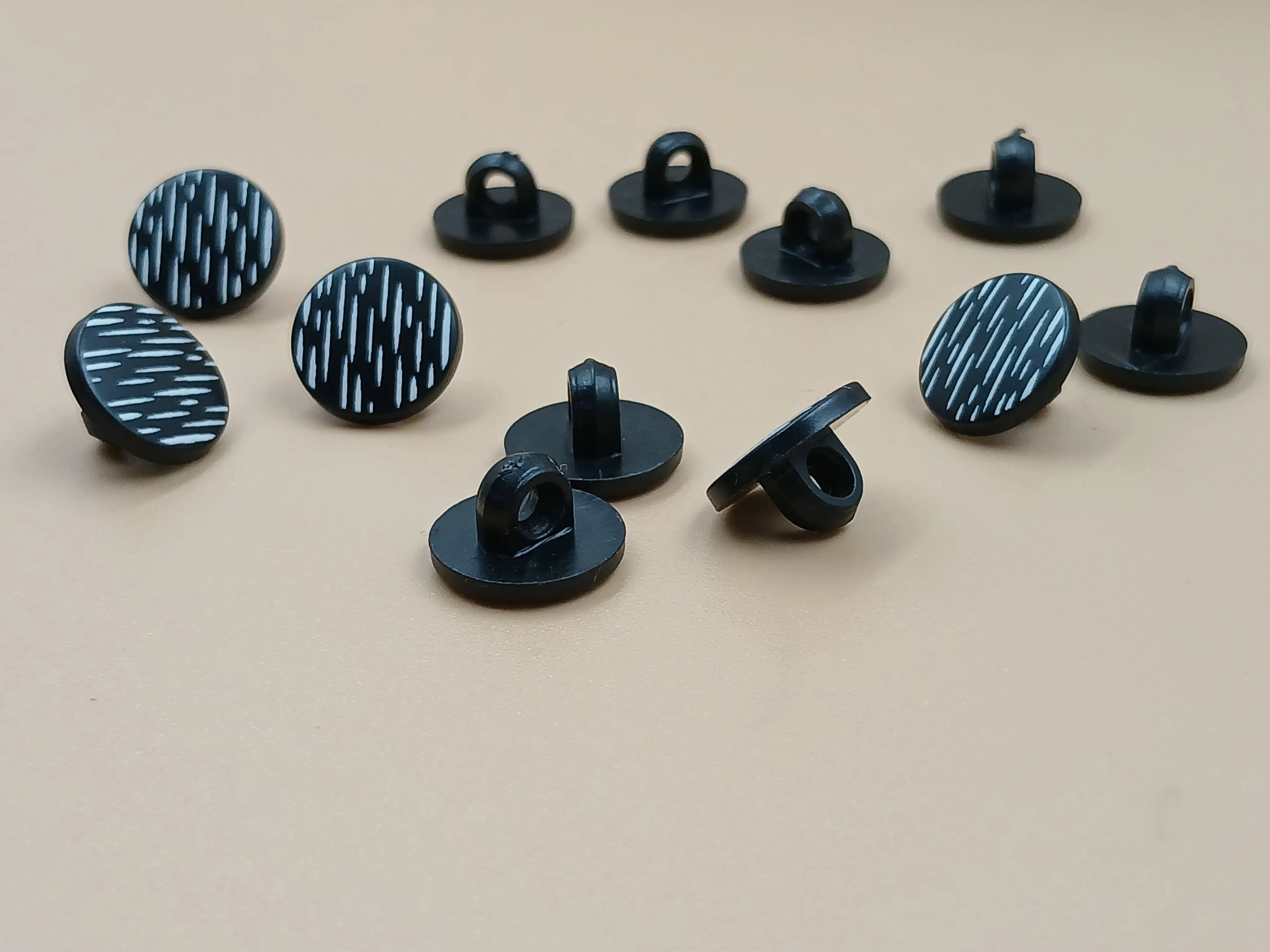 Black & White Round Shape Down Hole Plastic Buttons